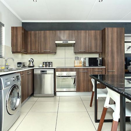 Epic Lifestyle Apartment Sandton Johannesburg Esterno foto